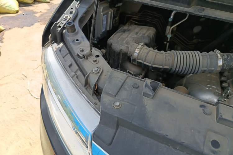 Used JAC Refine M3 2025 PLUS 1.8L Manual Classic Edition 7 Seats Engine Bay Right