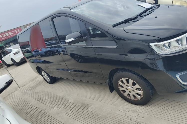 Used JAC Refine M3 2025 PLUS 1.8L Manual Classic Edition 7 Seats Exterior 2