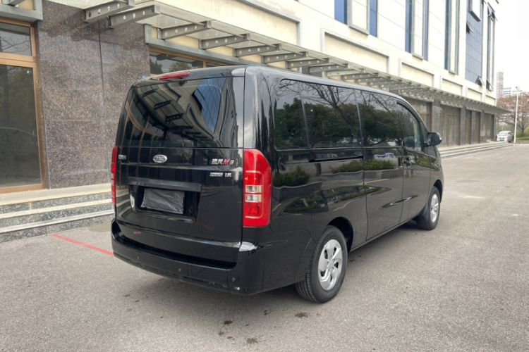 Used JAC Refine M3 2025 PLUS 1.8L Manual Comfort Edition 9 Seats Exterior 6