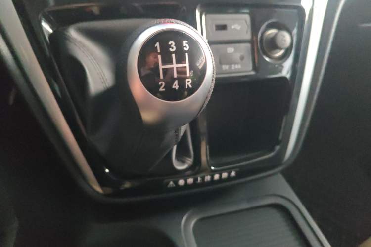 Used JAC Refine M3 2025 PLUS 1.8L Manual Smart Connect Version 7/8 Seats Gear Lever