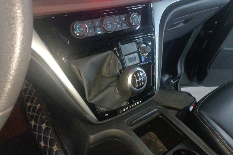 Used JAC Refine M3 2025 1.5T Manual Comfort Edition 7/8 Seats Gear Lever