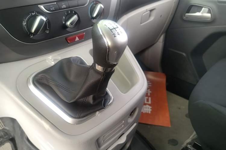 Used JAC Refine M3 2025 PLUS 1.5T Manual Classic Edition 7 Seats Gear Lever