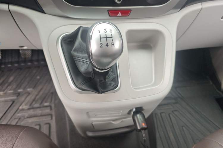 Used JAC Refine M3 2025 PLUS 1.5T Manual Classic Edition 7 Seats Gear Lever