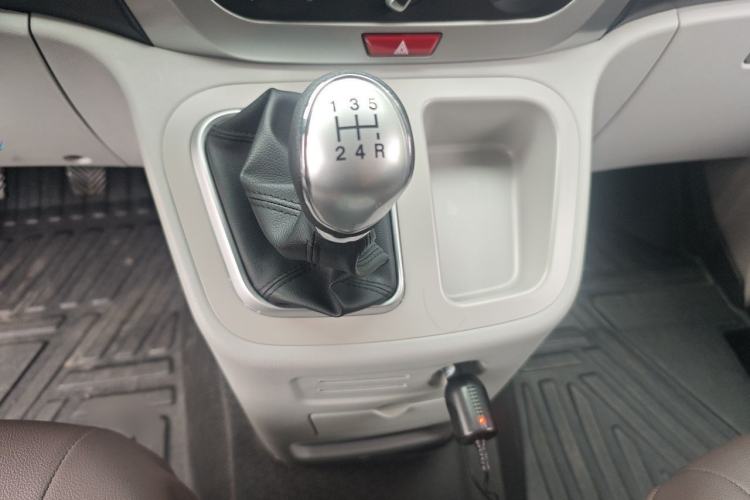 Used JAC Refine M3 2025 PLUS 1.5T Manual Classic Edition 7 Seats Gear Lever