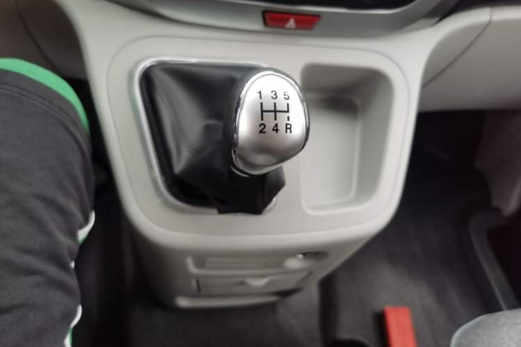 Used JAC Refine M3 2025 PLUS 1.8L Manual Comfort Version 7/8 Seats Gear Lever