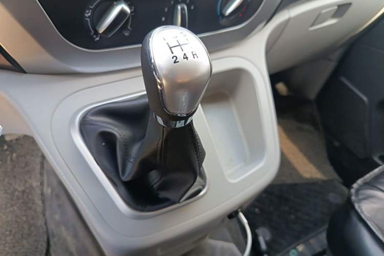 Used JAC Refine M3 2025 PLUS 1.8L Manual Classic Edition 7 Seats Gear Lever