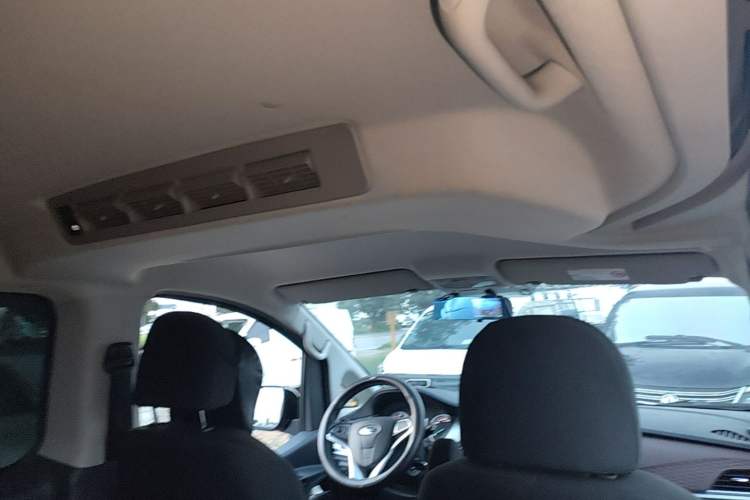 Used JAC Refine M3 2025 PLUS 1.8L Manual Comfort Edition 9 Seats Headliner