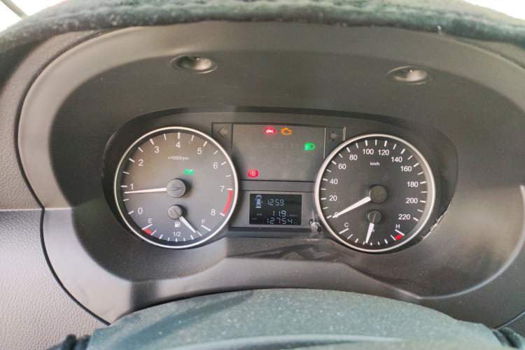 Used JAC Refine M3 2025 PLUS 1.8L Manual Classic Edition 7 Seats Instrument Cluster