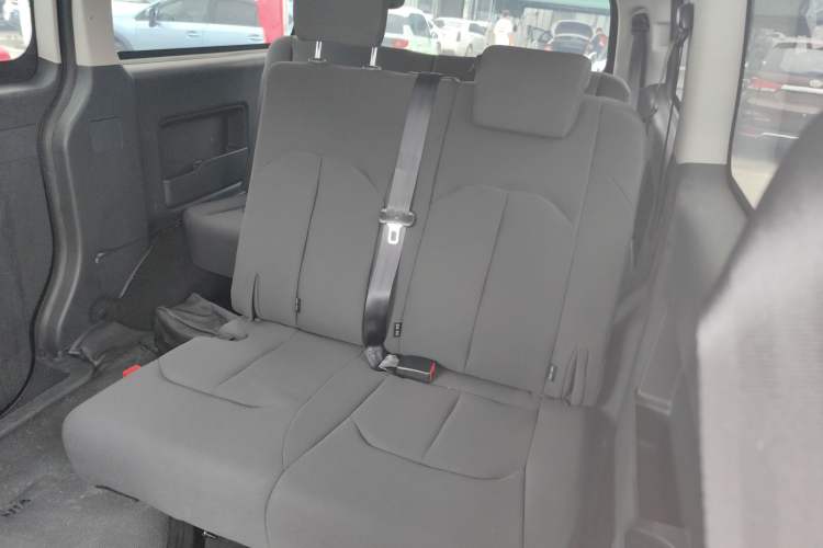 Used JAC Refine M3 2025 PLUS 1.8L Manual Classic Edition 7 Seats Interior 1