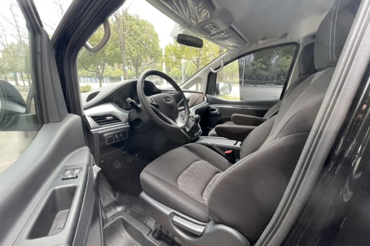Used JAC Refine M3 2025 PLUS 1.8L Manual Comfort Edition 9 Seats Interior 2
