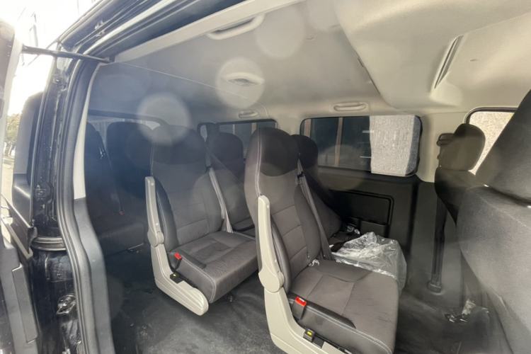 Used JAC Refine M3 2025 PLUS 1.8L Manual Comfort Edition 9 Seats Interior 3