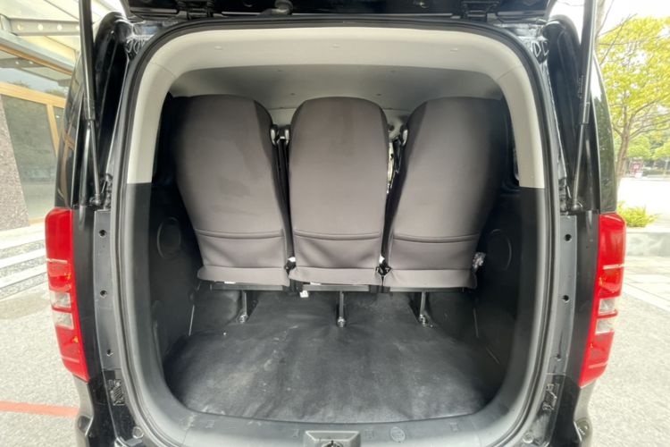 Used JAC Refine M3 2025 PLUS 1.8L Manual Comfort Edition 9 Seats Interior 4