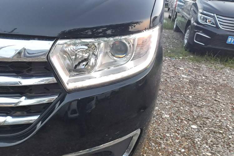 Used JAC Refine M3 2025 PLUS 1.8L Manual Comfort Edition 9 Seats Left Front Headlight