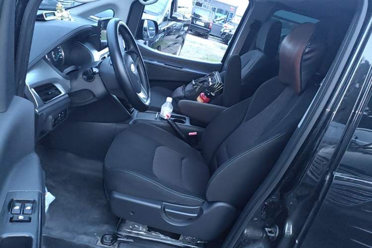 Used JAC Refine M3 2025 PLUS 1.8L Manual Comfort Edition 9 Seats Left Front Seat