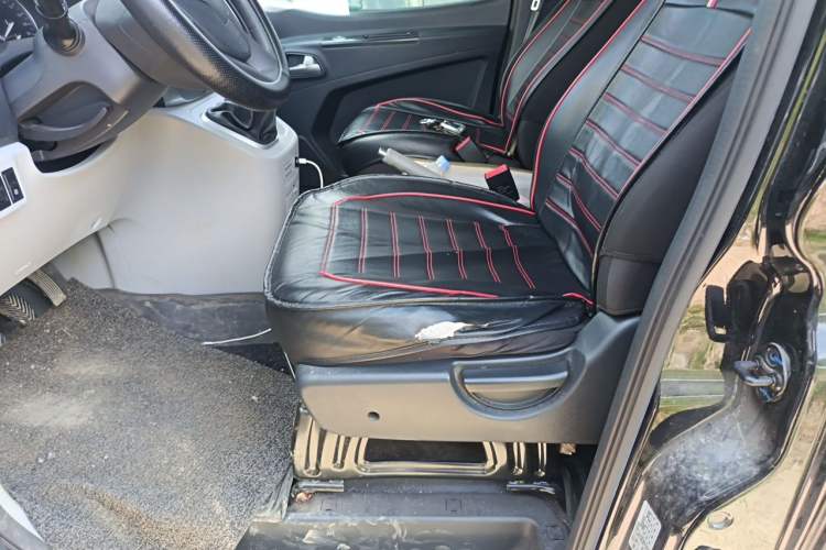 Used JAC Refine M3 2025 PLUS 1.8L Manual Classic Edition 7 Seats Left Front Seat