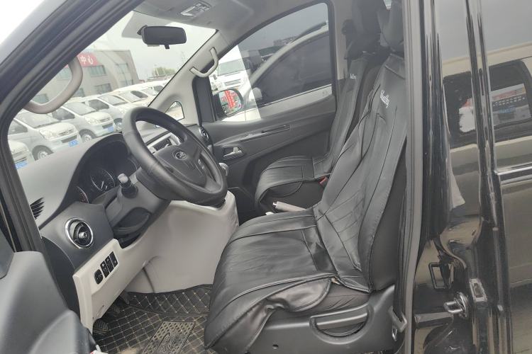 Used JAC Refine M3 2025 PLUS 1.8L Manual Classic Edition 7 Seats Left Front Seat