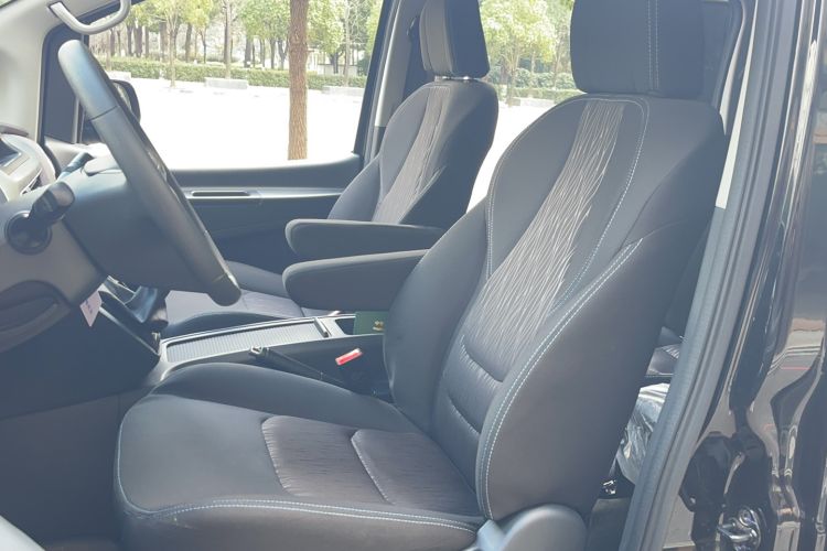 Used JAC Refine M3 2025 PLUS 1.8L Manual Comfort Edition 9 Seats Left Front Seat