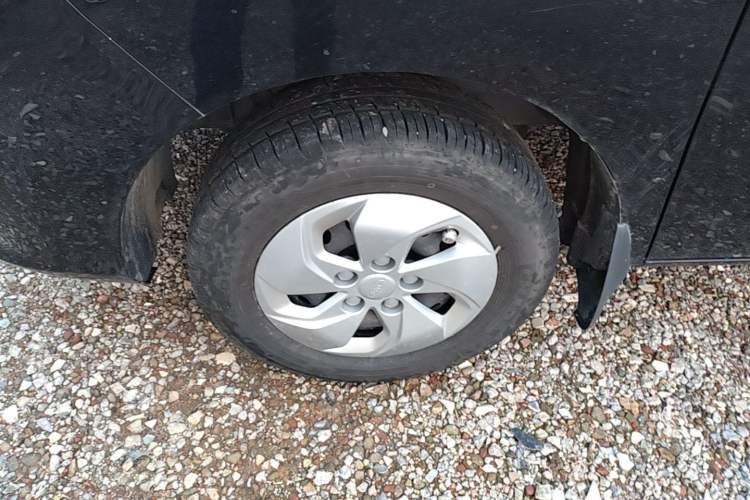 Used JAC Refine M3 2025 PLUS 1.8L Manual Comfort Edition 9 Seats Left Front Wheel Hub