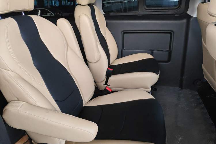 Used JAC Refine M3 2025 PLUS 1.8L Manual Smart Connect Version 7/8 Seats Left Rear Seat