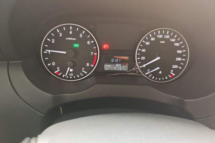 Used JAC Refine M3 2025 1.8L Manual Classic Edition 5 Seats Odometer Close Up