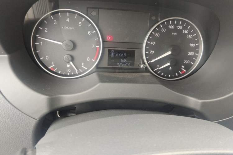 Used JAC Refine M3 2025 PLUS 1.8L Manual Classic Edition 5 Seats Odometer Close Up