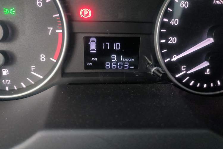 Used JAC Refine M3 2025 PLUS 1.8L Manual Classic Edition 7 Seats Odometer Close Up