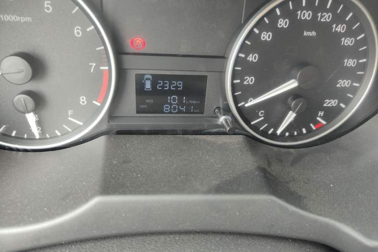 Used JAC Refine M3 2025 PLUS 1.8L Manual Classic Edition 7 Seats Odometer Close Up