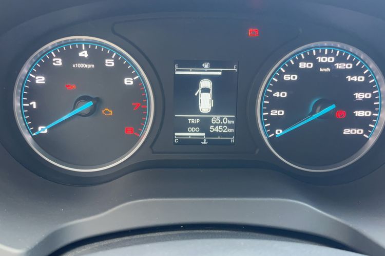 Used JAC Refine M3 2025 PLUS 1.8L Manual Comfort Edition 9 Seats Odometer Close Up