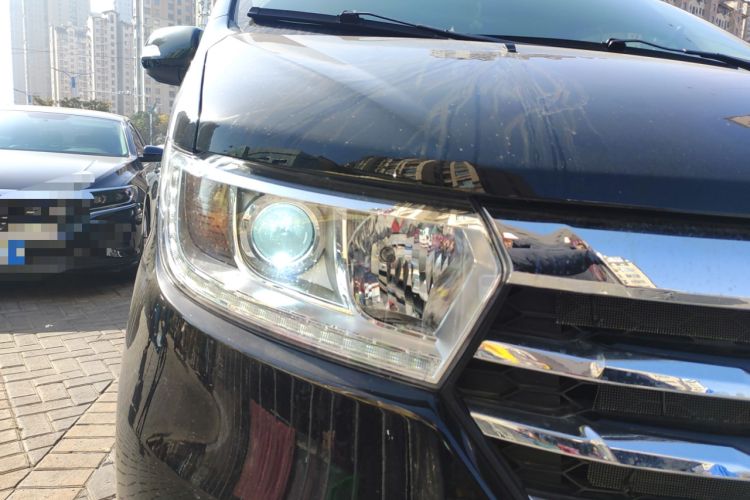 Used JAC Refine M3 2025 PLUS 1.8L Manual Classic Edition 7 Seats Right Front Headlight