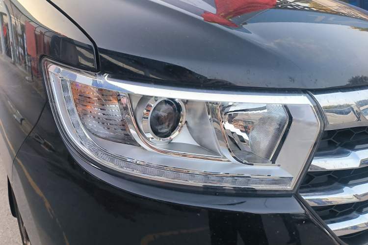 Used JAC Refine M3 2025 PLUS 1.8L Manual Classic Edition 7 Seats Right Front Headlight