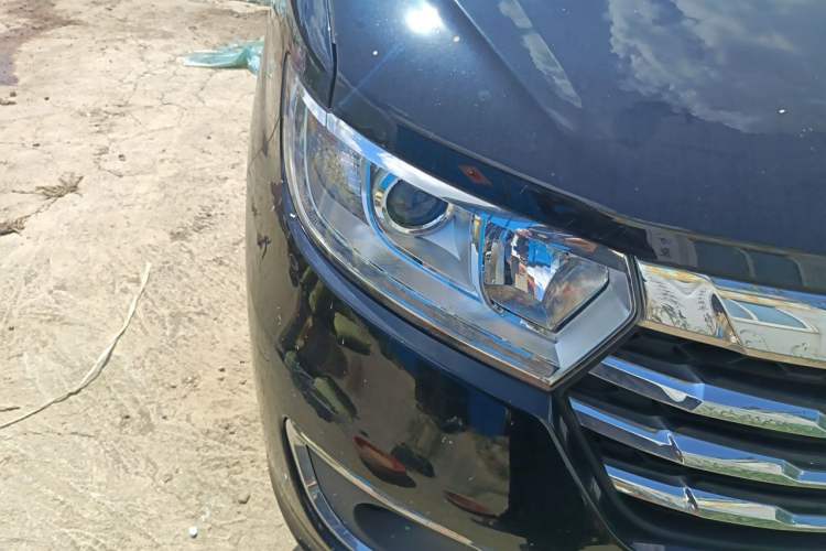 Used JAC Refine M3 2025 PLUS 1.8L Manual Classic Edition 7 Seats Right Front Headlight