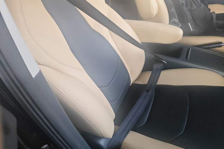Used JAC Refine M3 2025 PLUS 1.8L Manual Smart Connect Version 7/8 Seats Right Front Seat