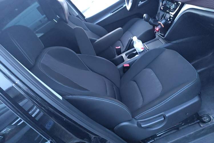 Used JAC Refine M3 2025 PLUS 1.8L Manual Comfort Edition 9 Seats Right Front Seat
