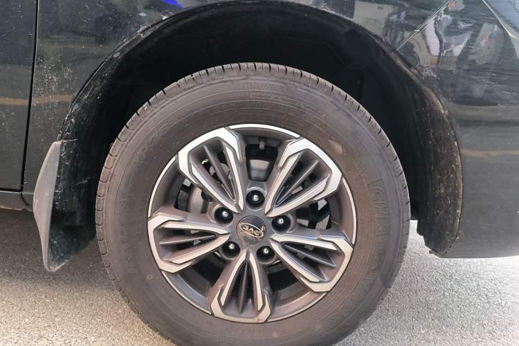 Used JAC Refine M3 2025 PLUS 1.8L Manual Classic Edition 7 Seats Right Front Wheel Hub