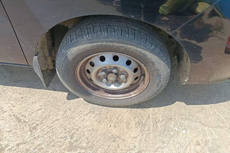Used JAC Refine M3 2025 PLUS 1.8L Manual Classic Edition 7 Seats Right Front Wheel Hub