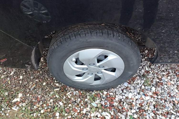Used JAC Refine M3 2025 PLUS 1.8L Manual Comfort Edition 9 Seats Right Rear Wheel Hub