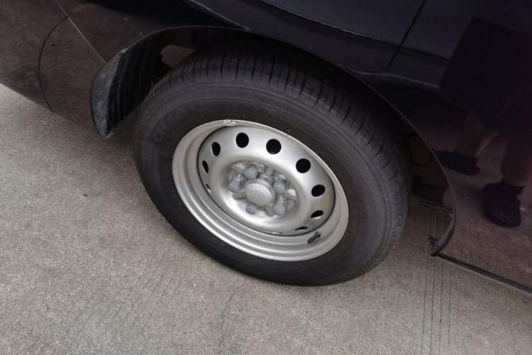 Used JAC Refine M3 2025 PLUS 1.8L Manual Comfort Version 7/8 Seats Right Rear Wheel Hub