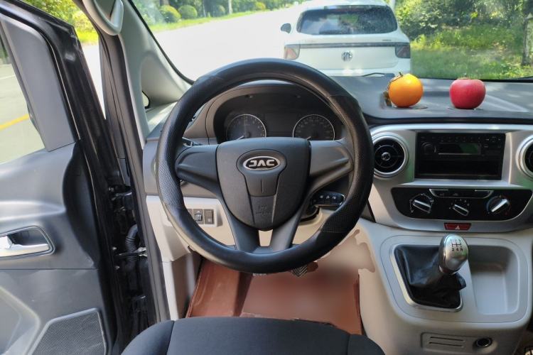 Used JAC Refine M3 2025 PLUS 1.5T Manual Classic Edition 7 Seats Steering Wheel