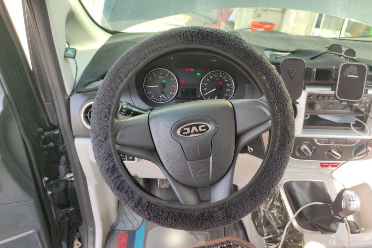 Used JAC Refine M3 2025 PLUS 1.8L Manual Classic Edition 7 Seats Steering Wheel