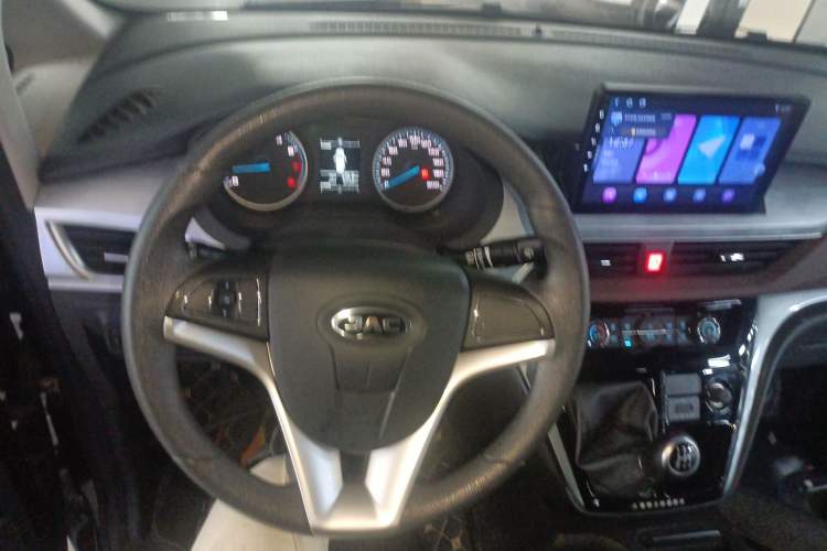 Used JAC Refine M3 2025 1.5T Manual Comfort Edition 7/8 Seats Steering Wheel