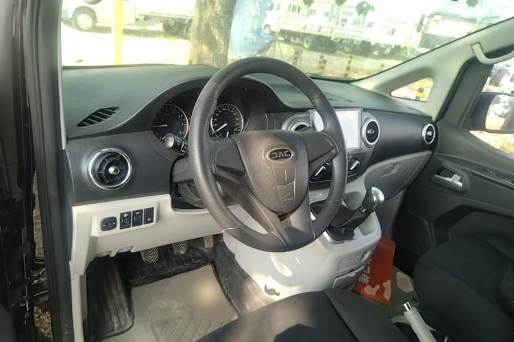 Used JAC Refine M3 2025 PLUS 1.5T Manual Classic Edition 7 Seats Steering Wheel