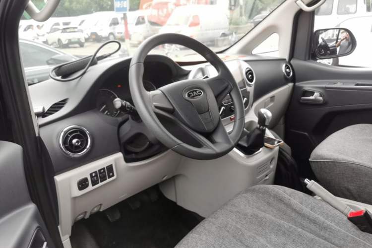 Used JAC Refine M3 2025 PLUS 1.8L Manual Comfort Version 7/8 Seats Steering Wheel