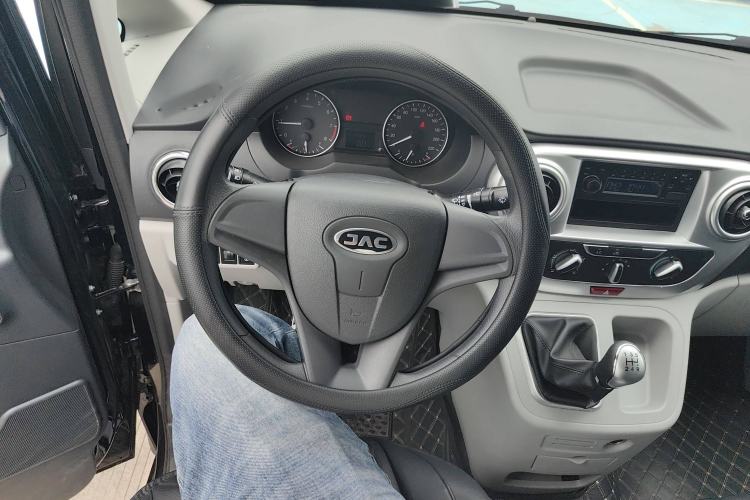 Used JAC Refine M3 2025 PLUS 1.8L Manual Classic Edition 7 Seats Steering Wheel