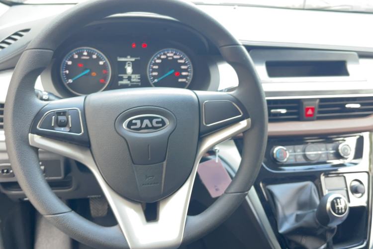 Used JAC Refine M3 2025 PLUS 1.8L Manual Comfort Edition 9 Seats Steering Wheel