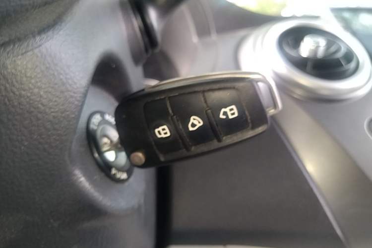 Used JAC Refine M3 2025 PLUS 1.5T Manual Classic Edition 7 Seats Vehicle Key