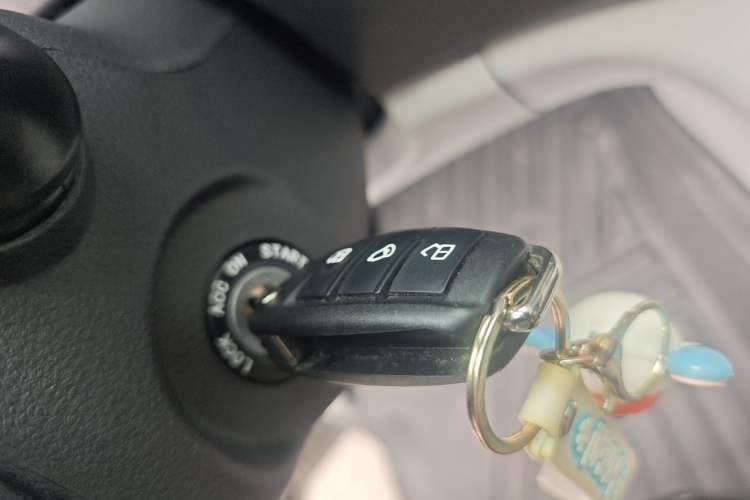 Used JAC Refine M3 2025 PLUS 1.5T Manual Classic Edition 7 Seats Vehicle Key