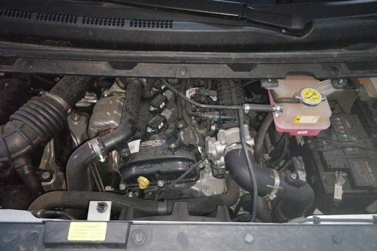 Used JAC Refine M3 2025 PLUS 1.5T Manual Classic Edition 7 Seats Engine Bay