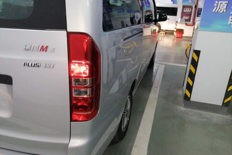 Used JAC Refine M3 2025 PLUS 1.5T Manual Classic Edition 7 Seats Exterior 3
