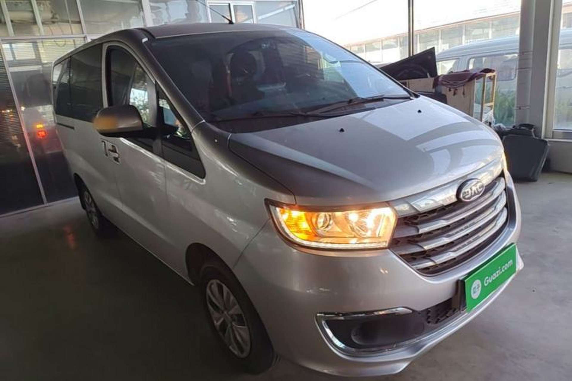 Used JAC Refine M3 2025 1.8L Manual Comfort Version 7/8 Seats Front Right 45 Deg