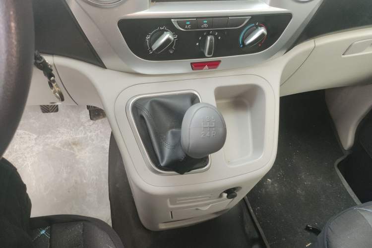 Used JAC Refine M3 2025 PLUS 1.8L Manual Classic Edition 5 Seats Gear Lever